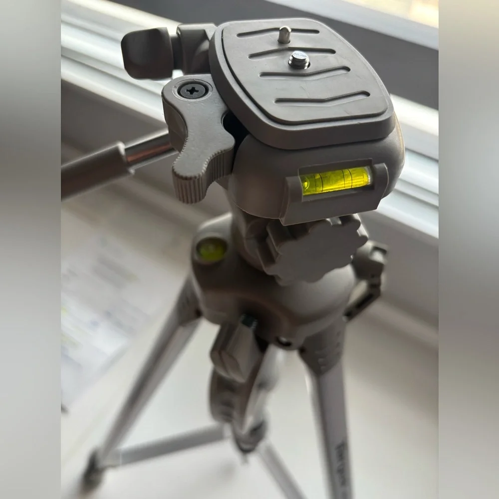 NWT Targus Compact Pro Tripod Camera SLR with Case